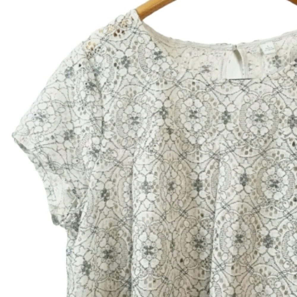 METTALIC LACE Short Sleeve Blouse Large.